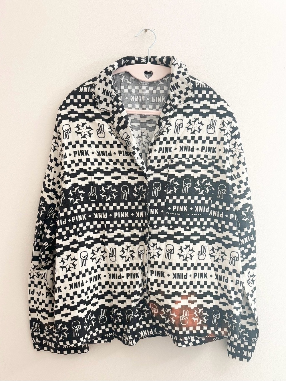 5/$15 🩷 PINK Victoria's Secret Black and White Patterned Button-Down Shirt